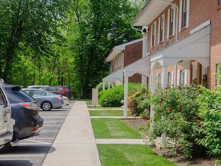 Valley Green Apartments — Photo 17