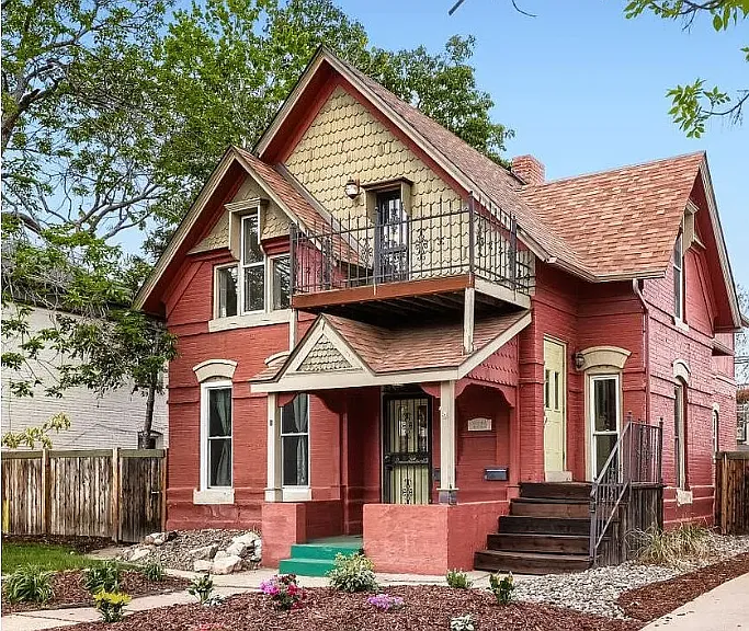 2929 Curtis St #B — Photo 1