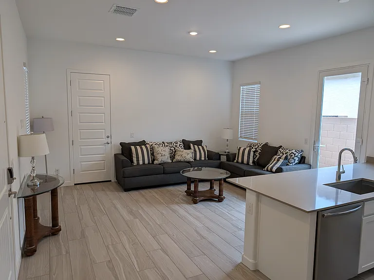 9626 W Mitchell Dr — Photo 5