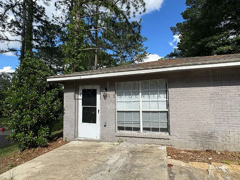 227 Lawrence Rd — Photo 1