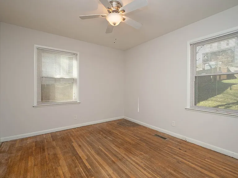 606 Village Ct — Photo 14