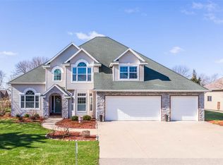 W5861 Royaltroon Dr, MENASHA, WI 54952