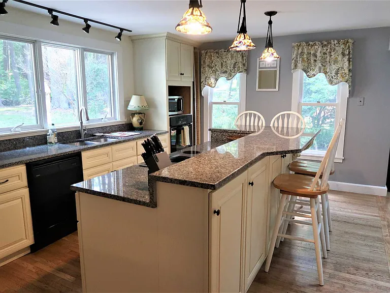 145 Woodside Meadow Rd — Photo 8