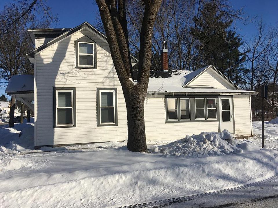 1st image of 322 12th Ave W