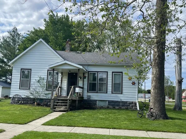 527 E Livingston St, Pontiac, IL 61764