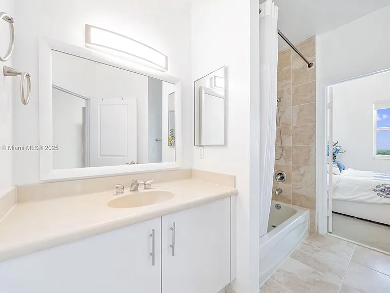 7900 Harbor Island Dr #Penthouse 14 — Photo 21