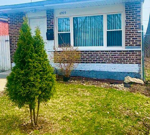 3rd image of 6909 S Ada St