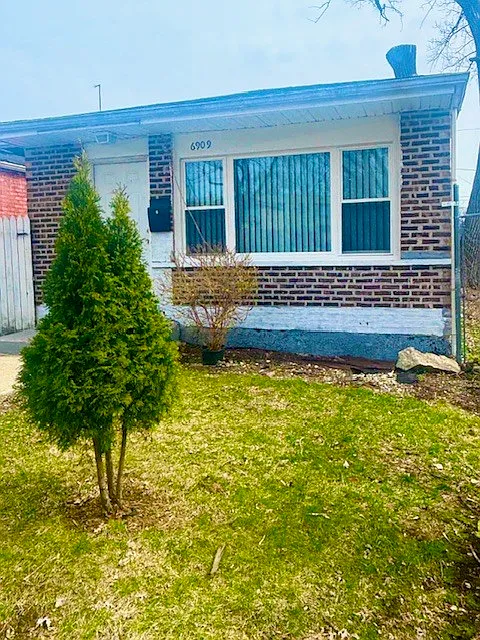 6909 S Ada St photo 1