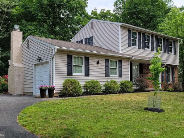 1509 Liberty Bell Dr, Harleysville, PA 19438