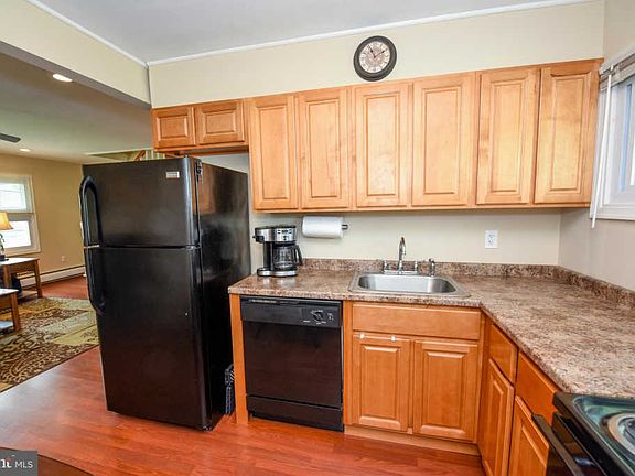 4th image of 64 Noblewood Ln