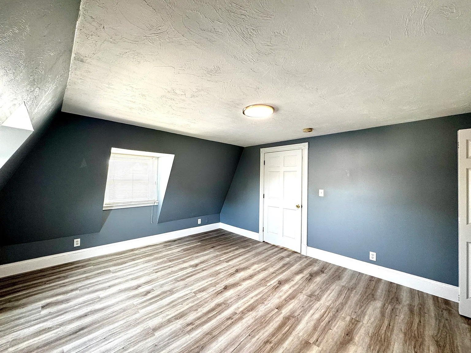 2 bed, 1.0 bath, 1071 sqft, $2,500 — Photo 3