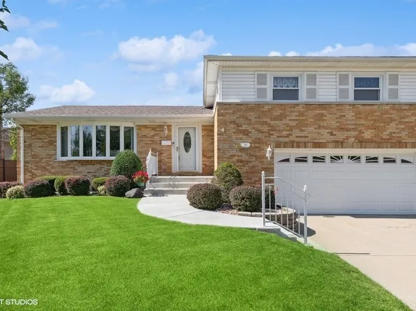 610 Winston Dr, Melrose Park, IL 60160