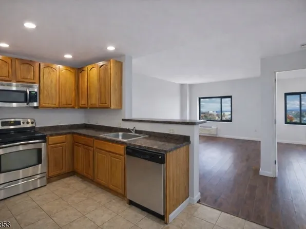 1 Carriage City Plz APT 1203, Rahway, NJ 07065