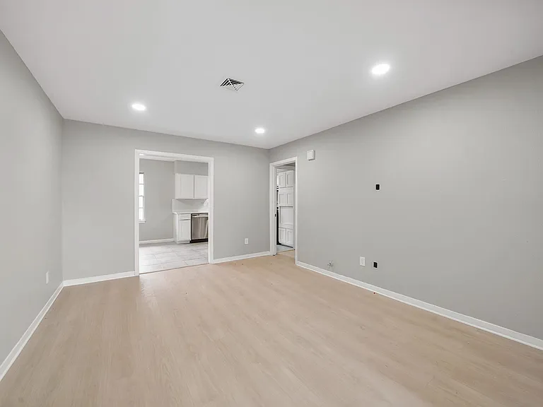 9347 Clearway Dr — Photo 3