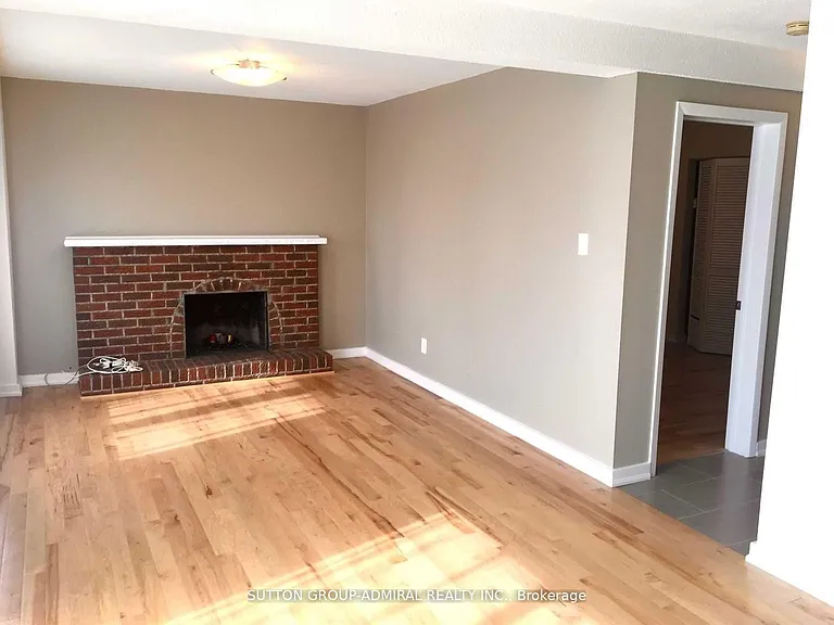 4 Nootka Cres #MAIN FL — Photo 9