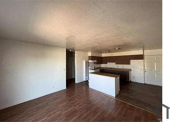 9840 E St #5 — Photo 3