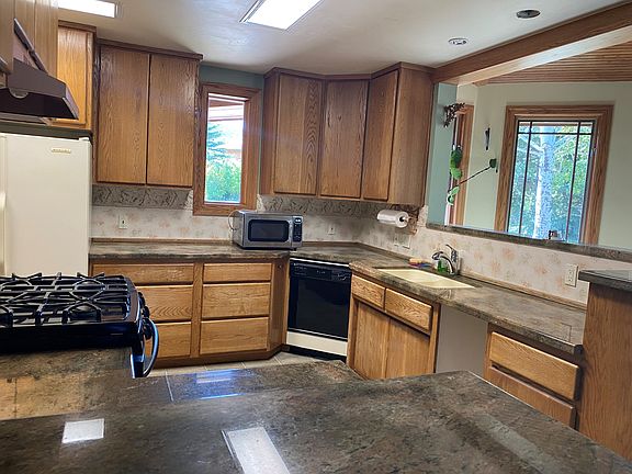 Oak Way - Kitchen 2_08102023