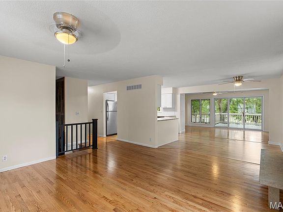 3rd image of 300 14th St