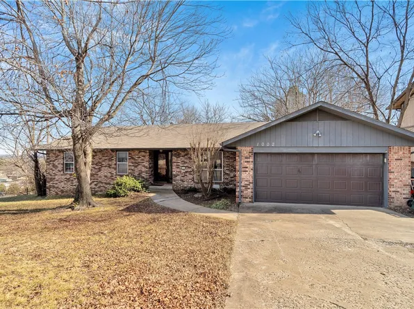 1002 N Hall Ave, Fayetteville, AR 72701