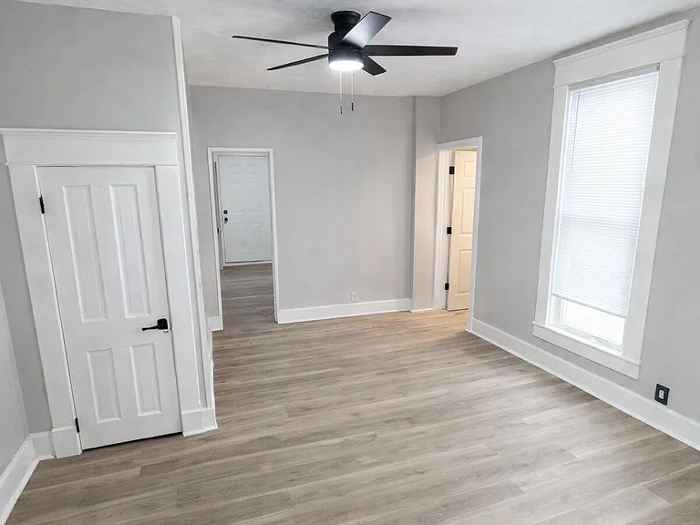 1115 N Bell St — Photo 4