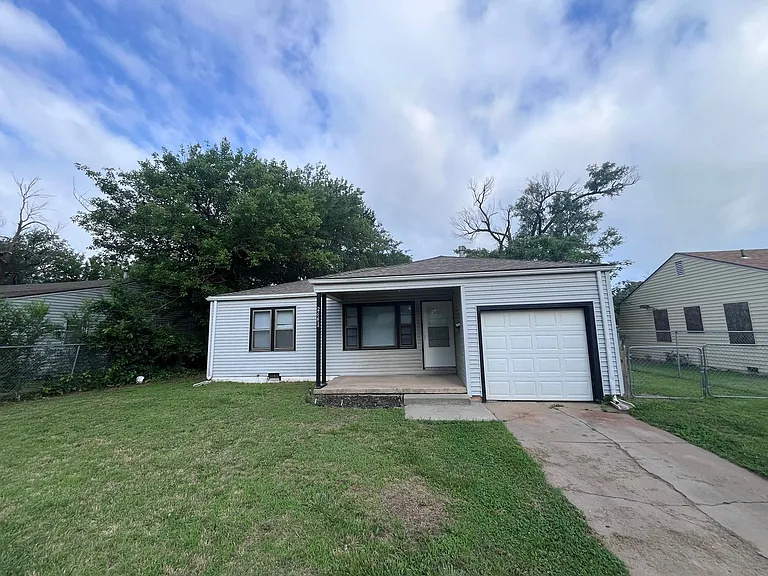 2661 N Estelle St — Photo 1
