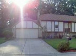 735 Kentucky Dr, Rochester Hills, MI 48307