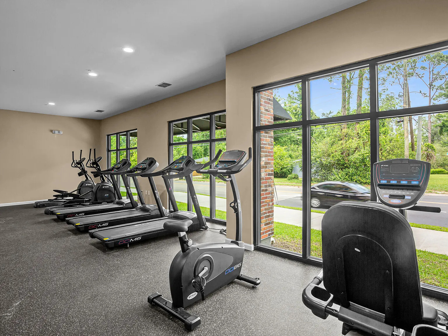 Jackson Forest Apartments — Photo 4