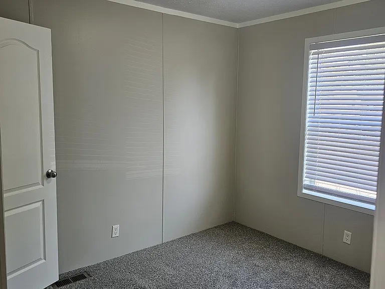682 Walnut St — Photo 9