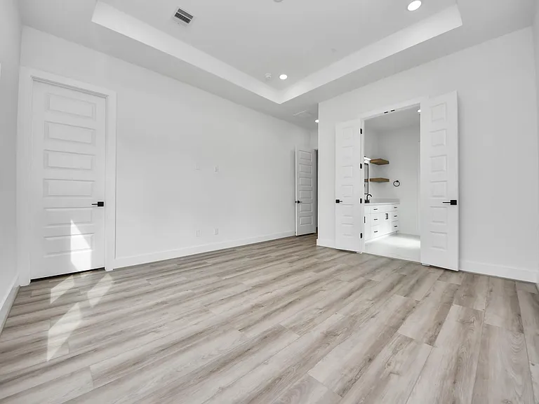2408 Lorraine St — Photo 25