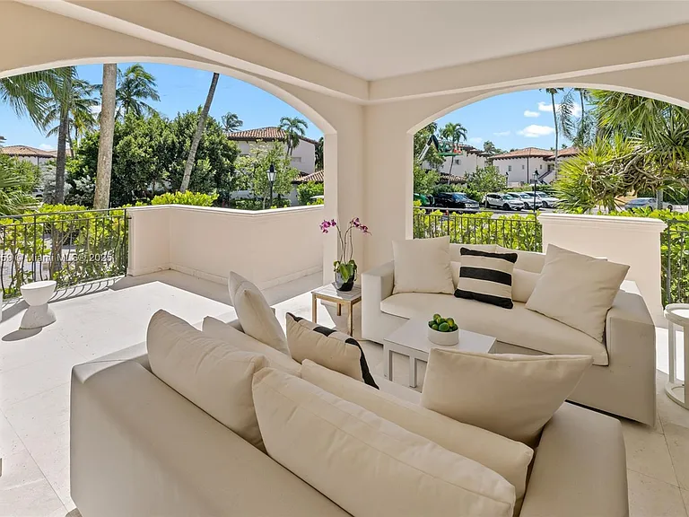 19216 Fisher Island Dr #19216 — Photo 34