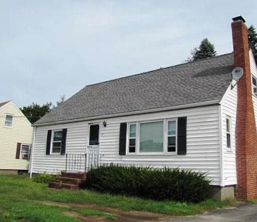2nd image of 17 Andover St