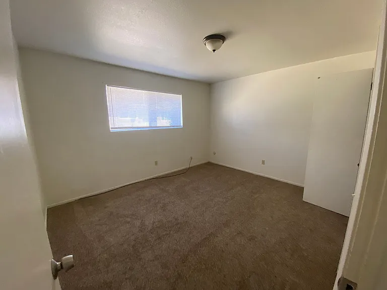 1424 N Lemoore Ave — Photo 11