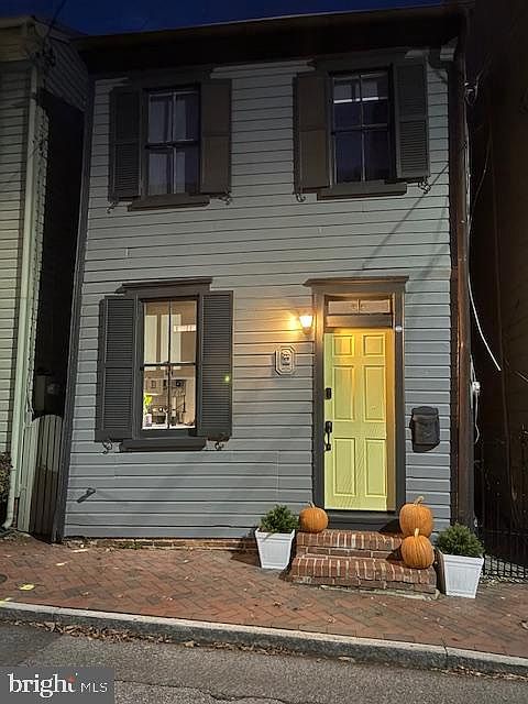 2nd image of 32 Cornhill St