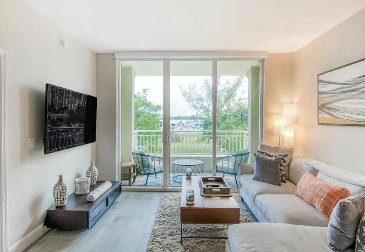 1 bed, 1.0 bath, 690 sqft, $3,725 — Photo 1