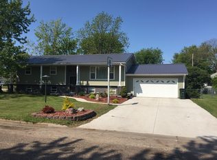 1131 S 14th St, Prairie Du Chien, WI 53821
