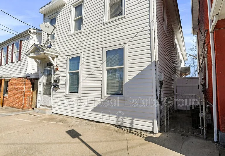 721 2nd St #A — Photo 4