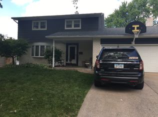 1910 Valley Vista Dr, Bettendorf, IA 52722