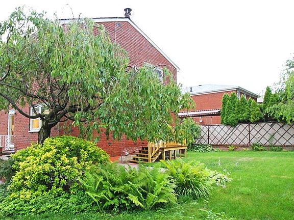5th image of 547 Stafford Ave