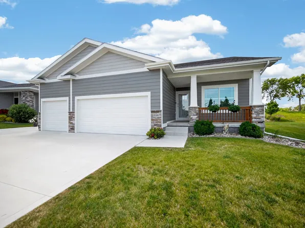 9309 Bellflower Ln, Norwalk, IA 50211