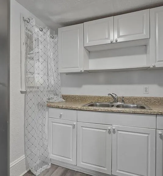1216 W 24th St #1 — Photo 8