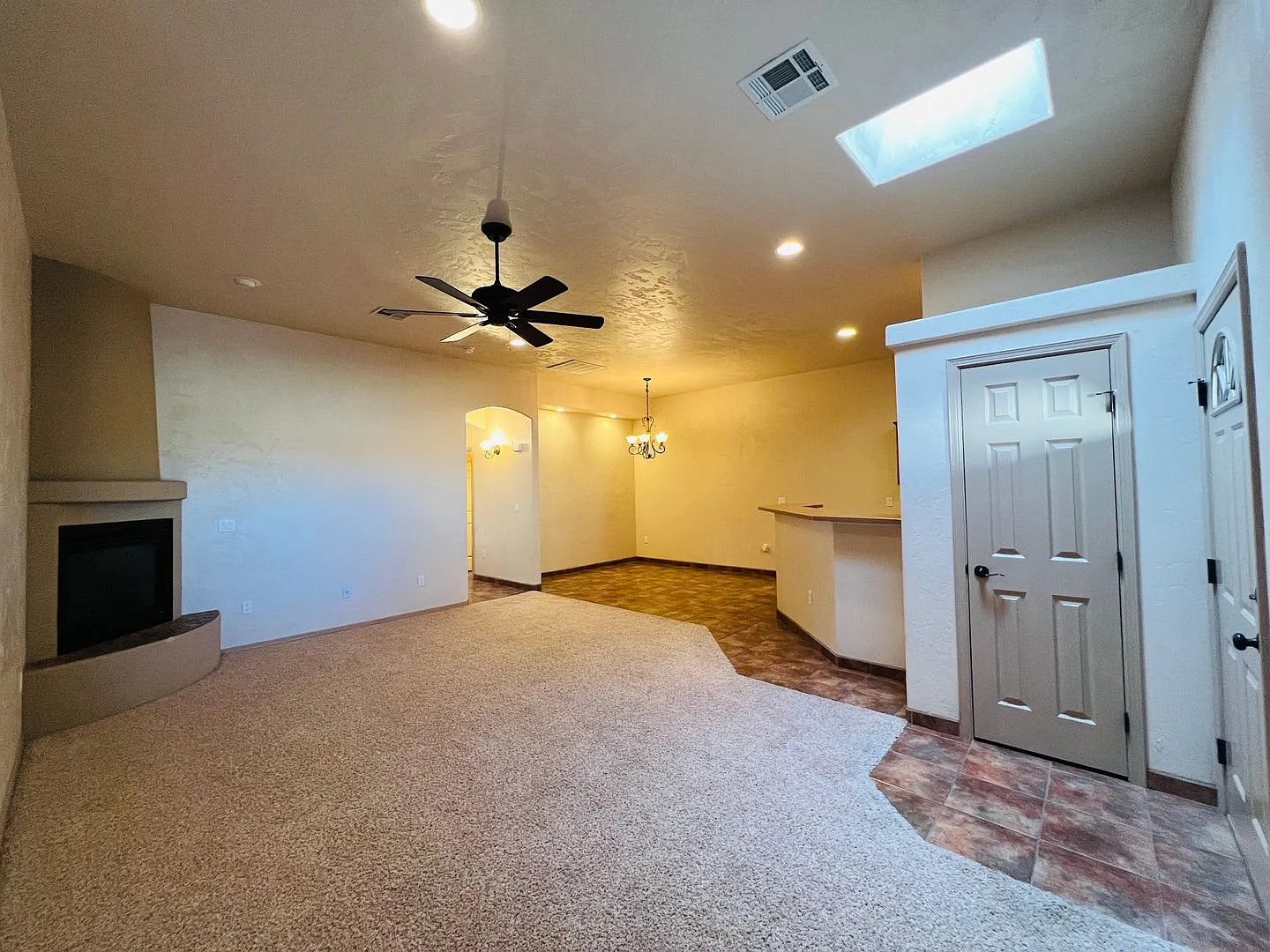 Beautiful & unique 4 bed 2 bath 2 story home! — Photo 2