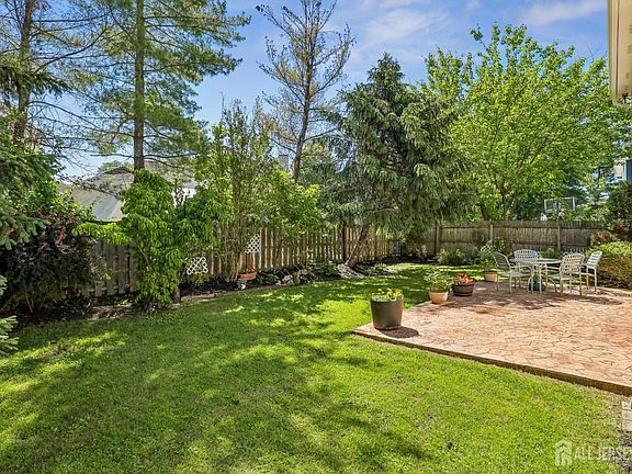 4th image of 3 Longbrook Ln