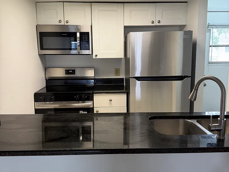 4815 W McElroy Ave #D208 — Photo 6