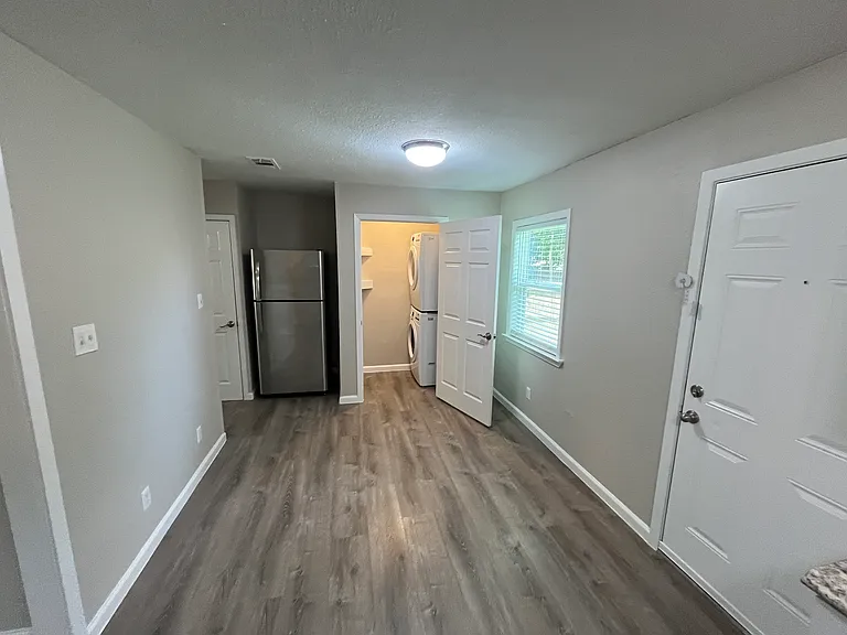 2100 Camden Dr — Photo 12
