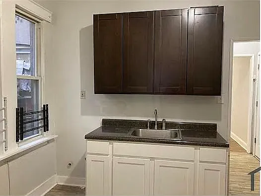 3 bed, 1000 sqft, $2,350 — Photo 3