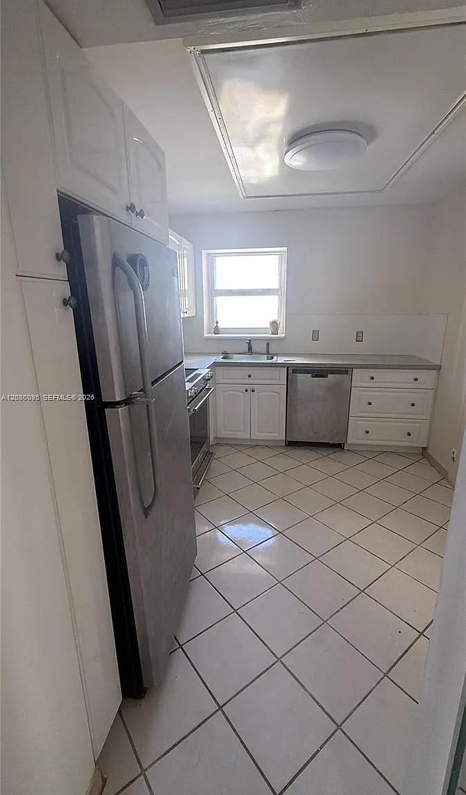 Prince George Arms Condo — Photo 2