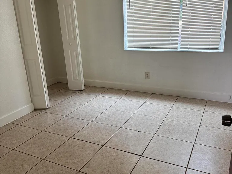 2221 NW 6th Ct — Photo 13
