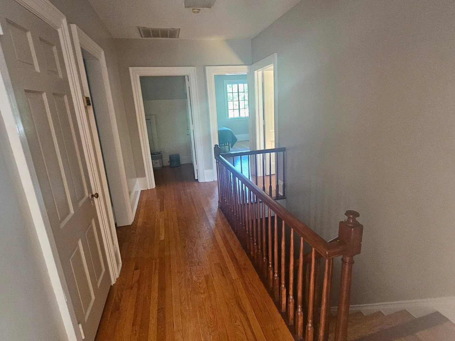 5 bed, 2500 sqft, $750 — Photo 2