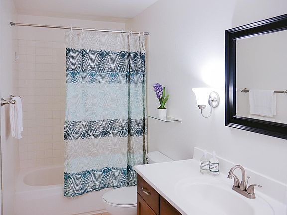 4th image of 978 Kiely Blvd Unit D