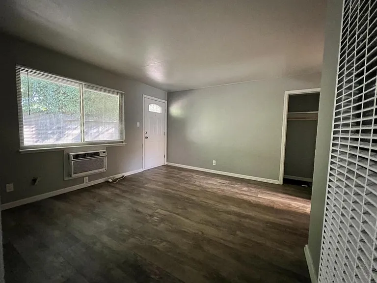 2514 Q St #5 — Photo 5